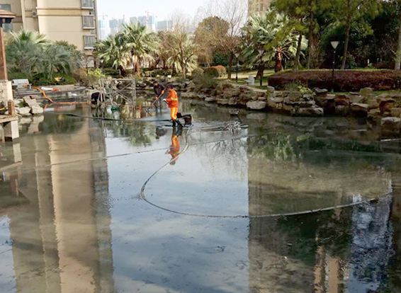 平桥景观池淤泥清理